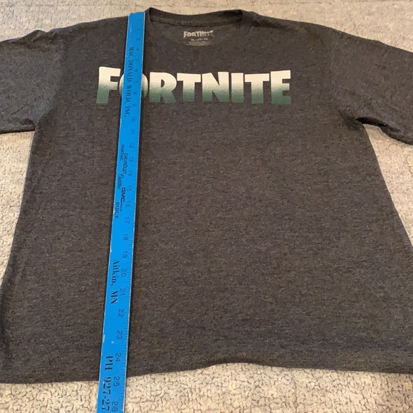 EUC Fortnite gradient tee XL boys tee - Picture 4 of 5